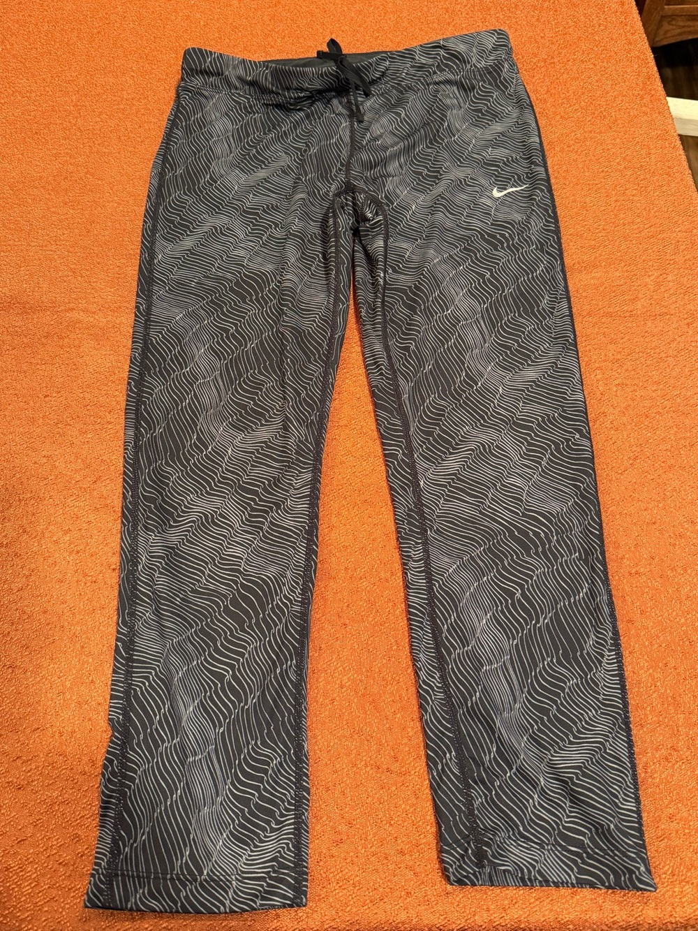 Nike Women’s Black and White Wavy Print Joggers with pocket
